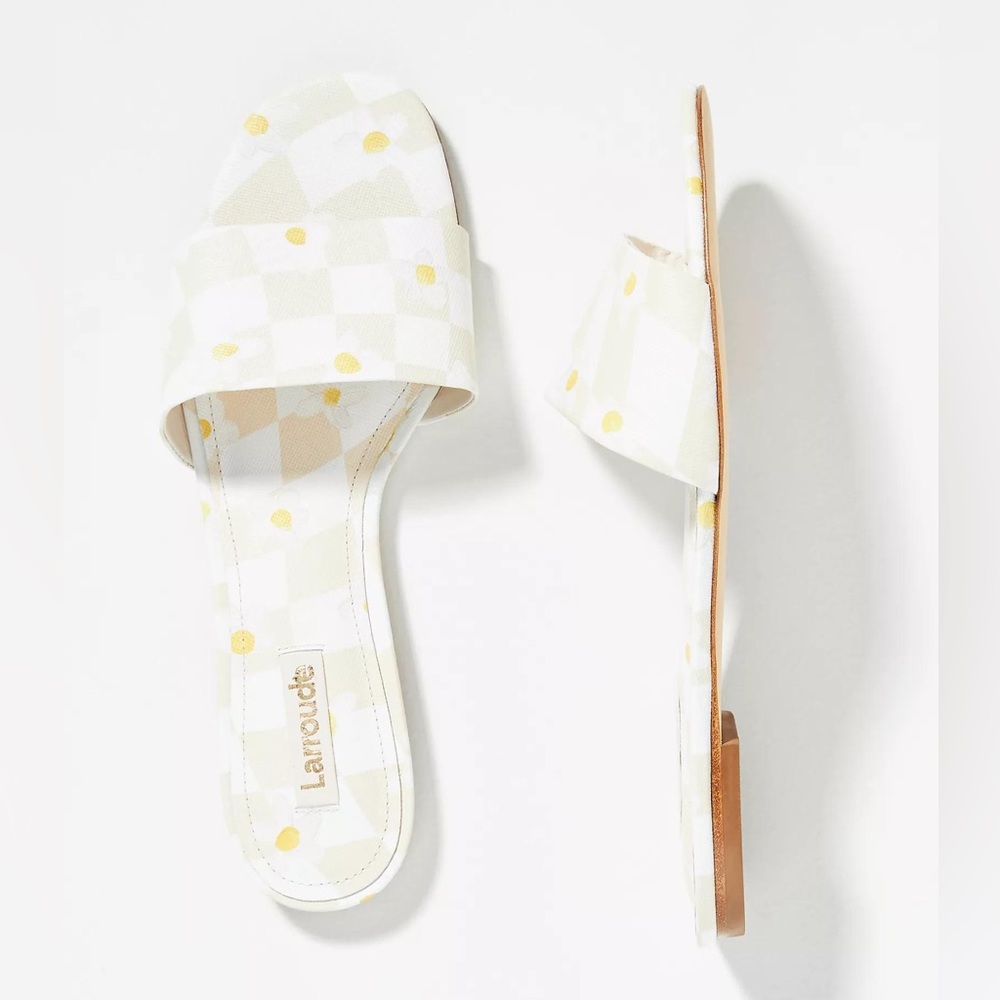 🔥🔥🔥NEW Larroude Ivy Floral Slip On Sandals